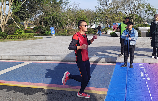 655acfeb619b6.jpg 朱明忠 沖線.jpg