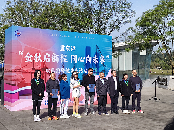 655acff79ec33.jpg 領獎.jpg